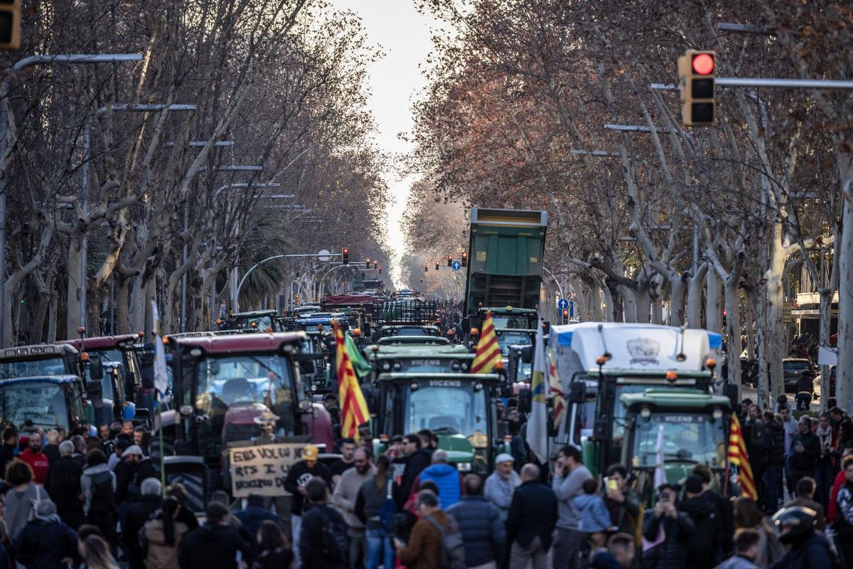 La marcha de tractores en Barcelona se dirige al Parlament