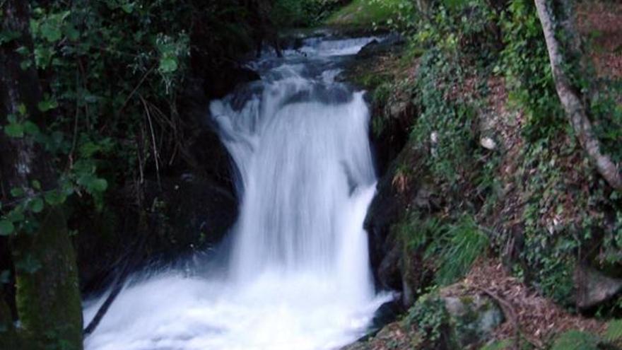 Cascadas y pozas que forma el río Freiría. / TERE GRADÍN