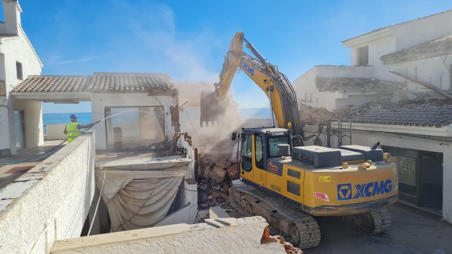 Las imágenes de la demolición del mítico Eurosol de Benicàssim