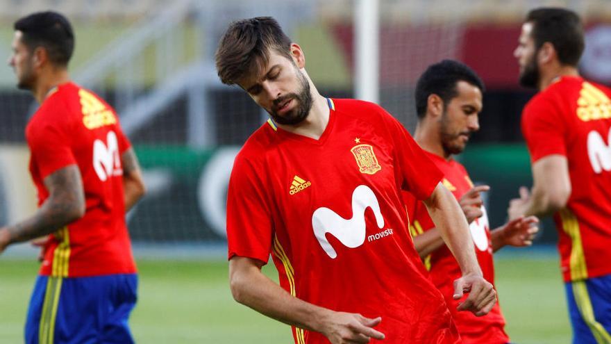 Buen ambiente entre Piqué, Ramos, Carvajal y Asensio