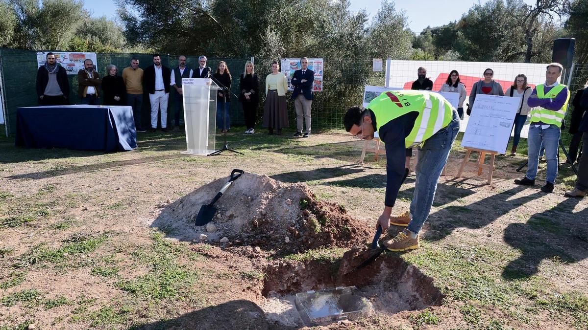 Colocación de la primera piedra del nuevo CEIP de Felanitx.