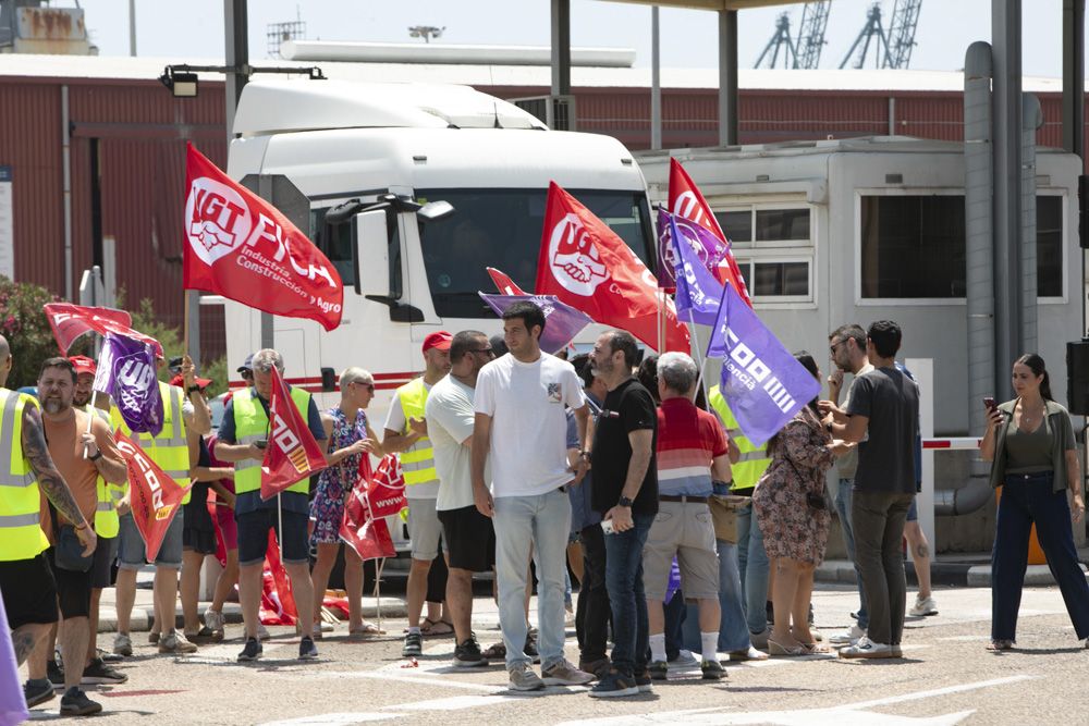 Segundo día de huelga de los trabajadores de Fertiberia en el Port de Sagunt