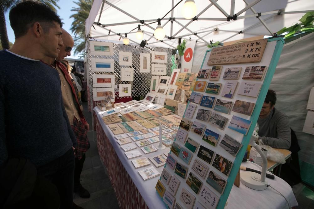 Ein sonniger Tag lockte viele Besucher an die Marktstände mit überwiegend regionalen Produkten und Handwerks-Vorführungen.