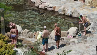Condenado por herir a un policía tras saltarse la cola, el aforo de las termas de Outariz y meterse en el agua