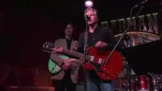 Vídeo | Blinken sorprende en un bar de Kiev guitarra en mano tocando a Neil Young en apoyo a Ucrania