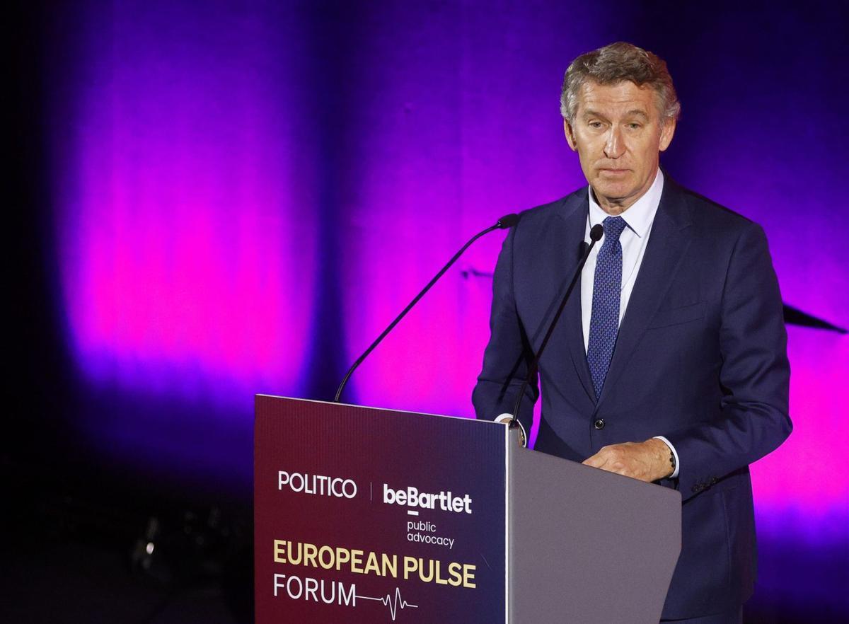 Feijóo condemna "la deriva bel·licista que recorre el món" i demana "contenció"