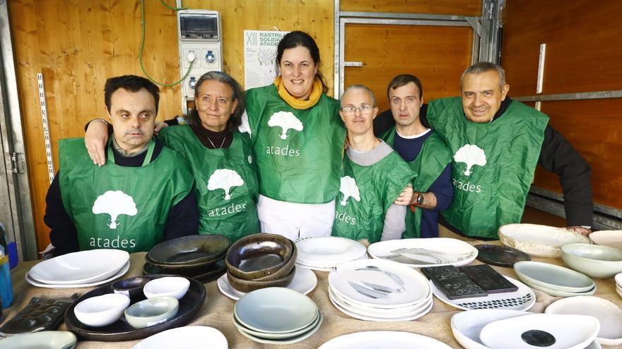 Mercadillo solidario de Atades en la Plaza Aragón