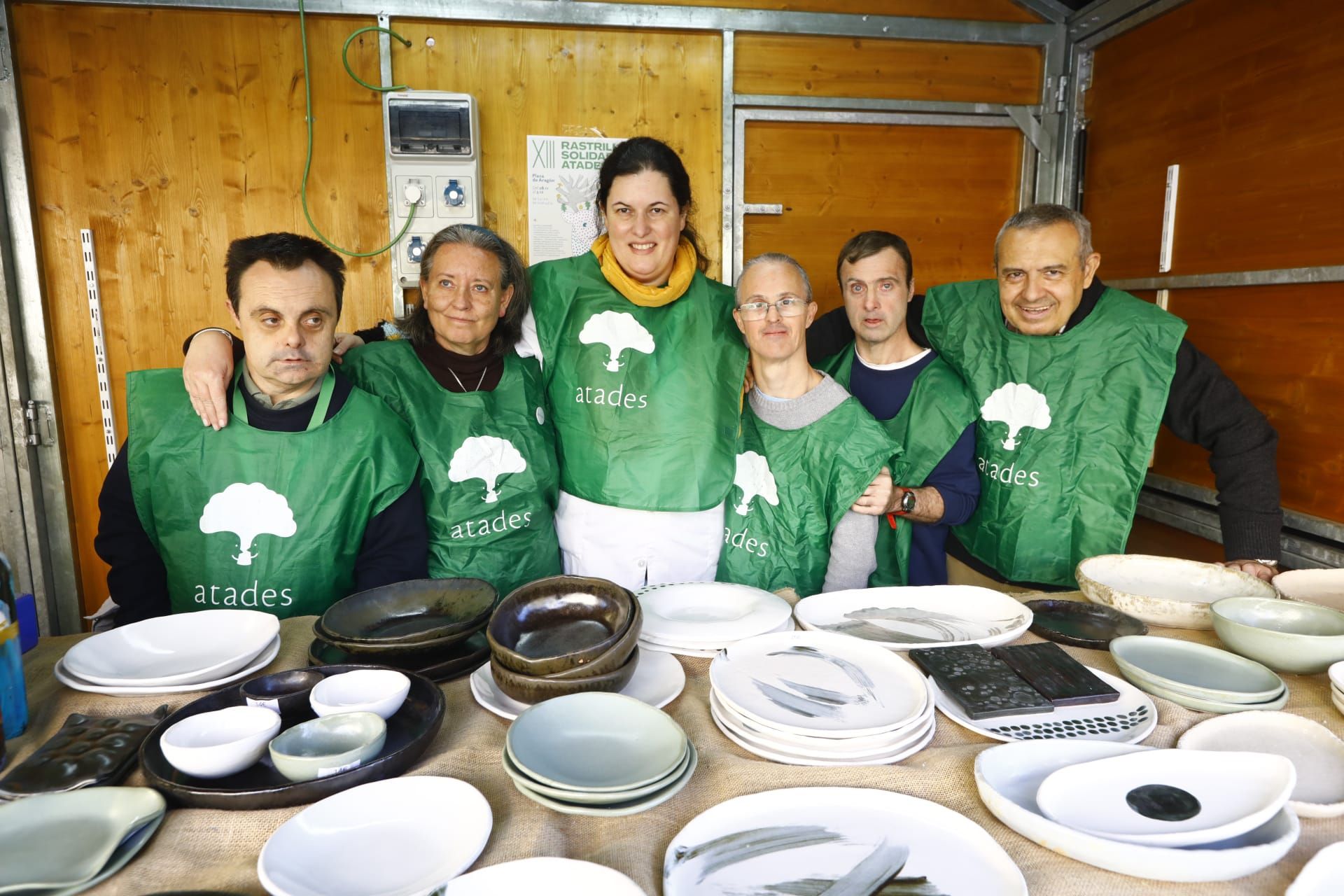 Mercadillo solidario de Atades en la Plaza Aragón