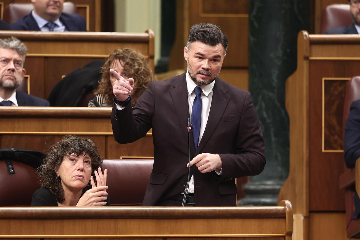 El portavoz de ERC en el Congreso, Gabriel Rufián, interviene durante una sesión de control al Gobierno, en el Congreso de los Diputados, a 10 de diciembre de 2025, en Madrid (España).