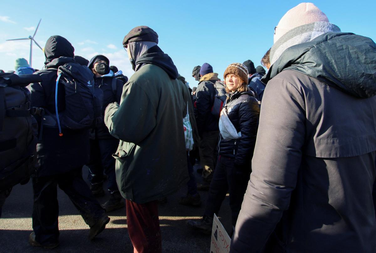 La activista climática Greta Thunberg protesta contra la expansión de la mina de lignito a cielo abierto Garzweiler de la empresa de servicios públicos alemana RWE a Luetzerath, Alemania