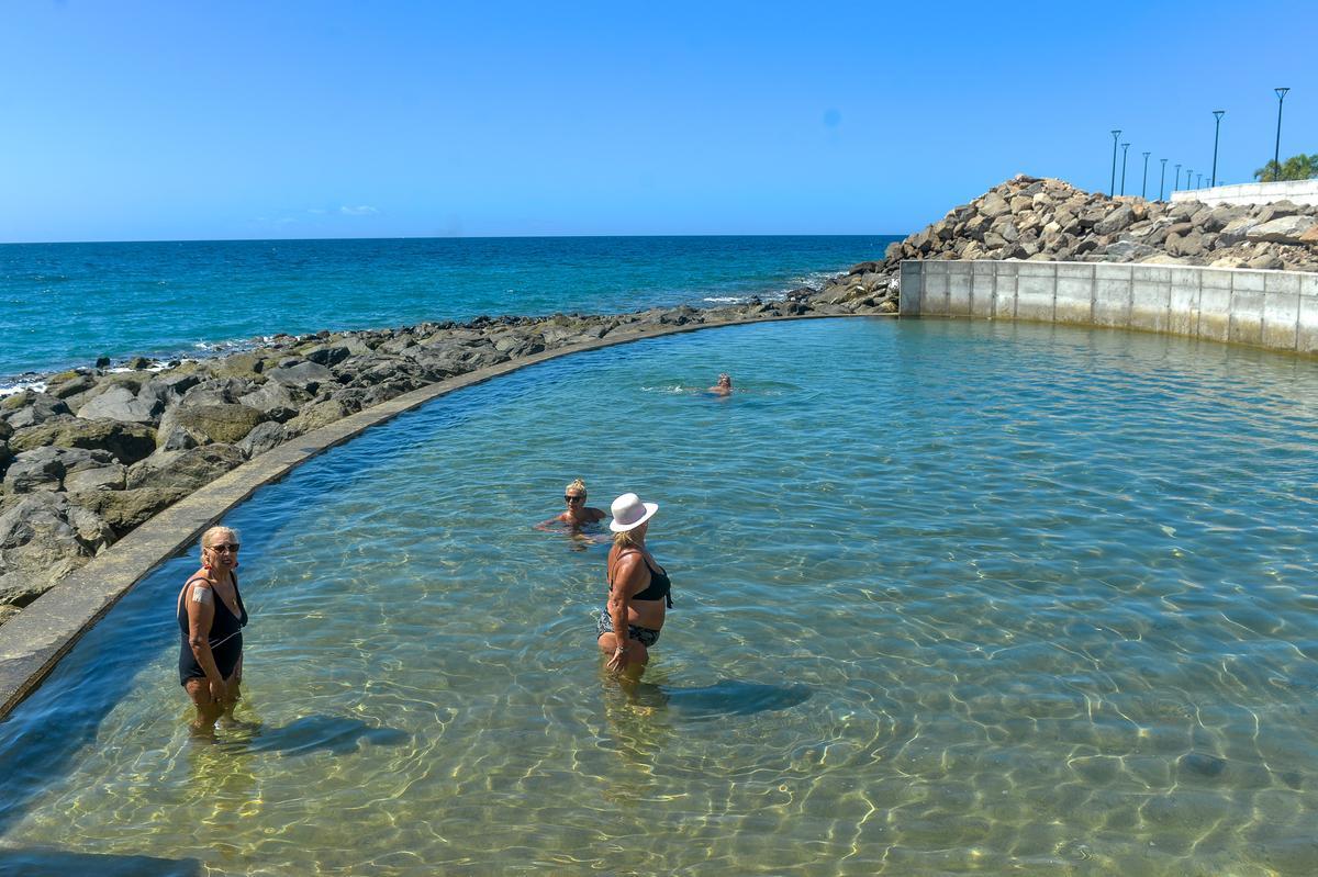 Piscina natural reacondicionada en la playa de El Perchel de Arguineguín.