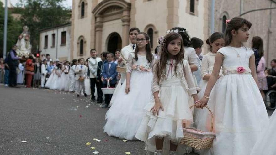 San Lázaro muestra su devoción por la Virgen del Yermo