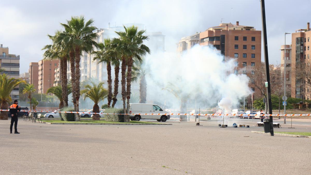 Mascletà en la explanada del Palau de la Festa.