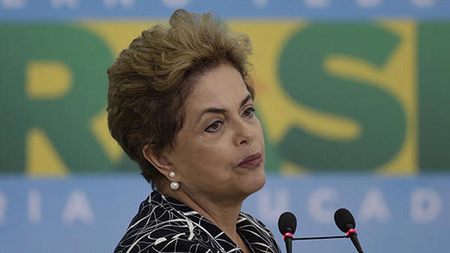 Paralizado el proceso político para destituir a Rousseff