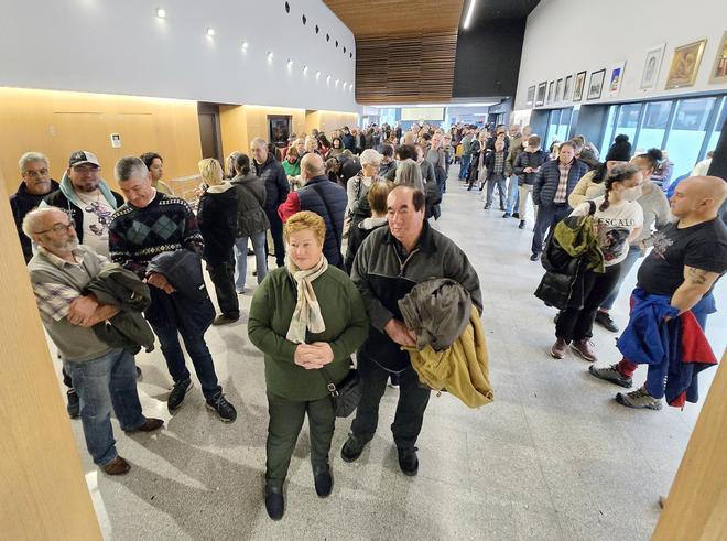 Hasta dos horas de cola en el Cunqueiro para participar en el ensayo clínico frente al Virus Respiratorio Sincitial