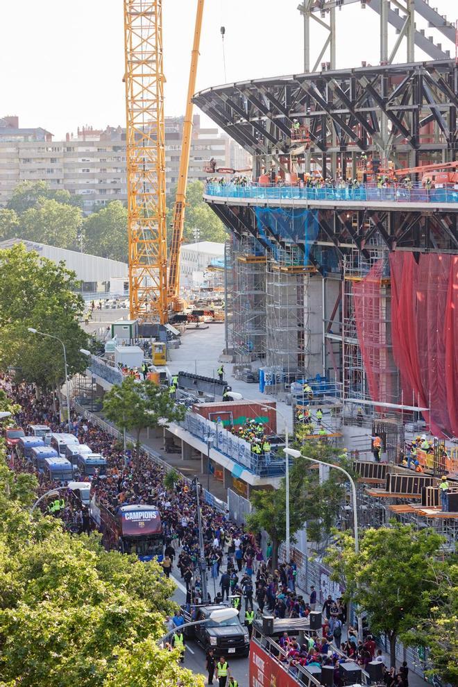 ¡De locos! Las mejores imágenes de una ciudad entregada al Barça