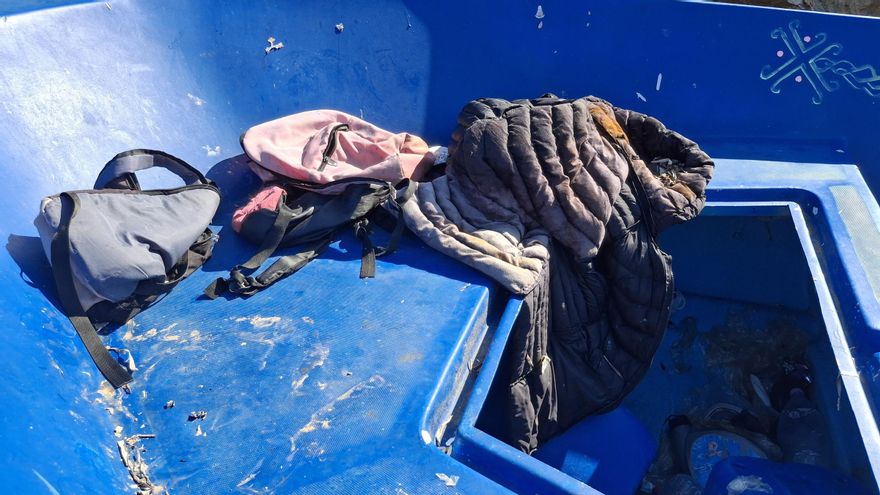 Migranten aus Algerien gehen am 14.8. am Strand von Portals Vells in Calvià an Land.