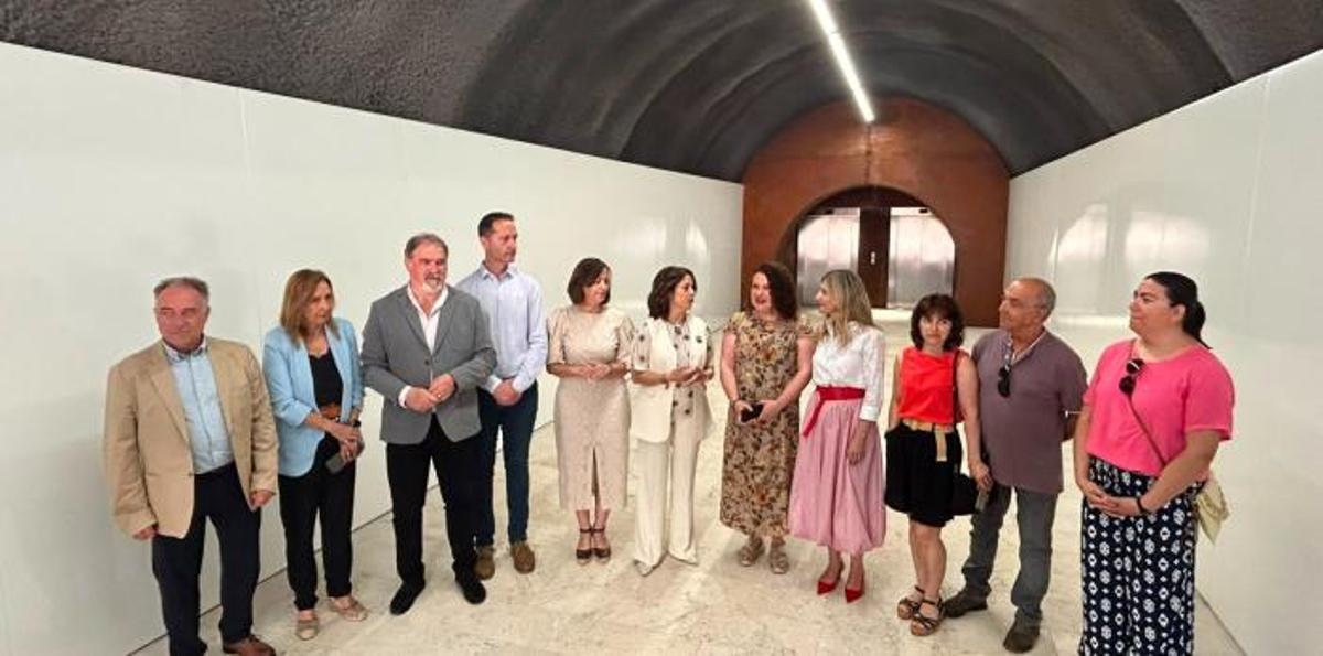 Foto de familia de la inauguración del ascensor del Carmen, en Teruel.