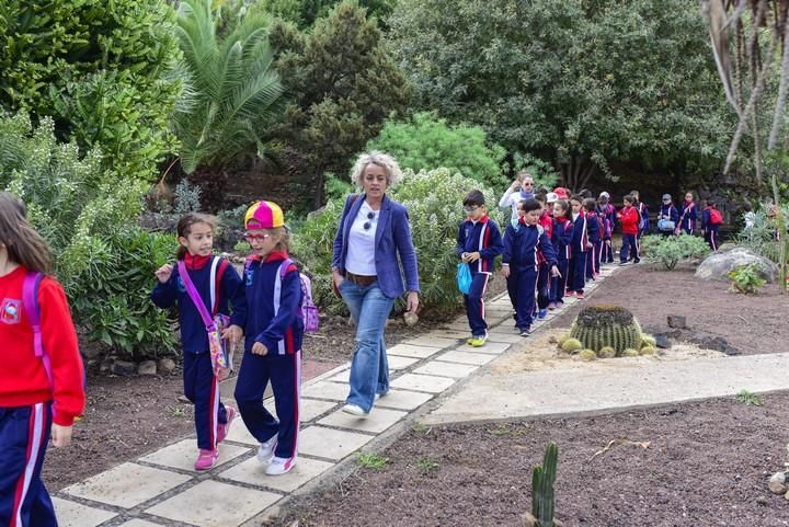 Visita escolar a la Granja Agricola del Cabildo