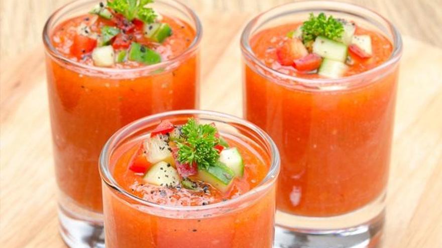 Tres vasos de refrescante gazpacho.