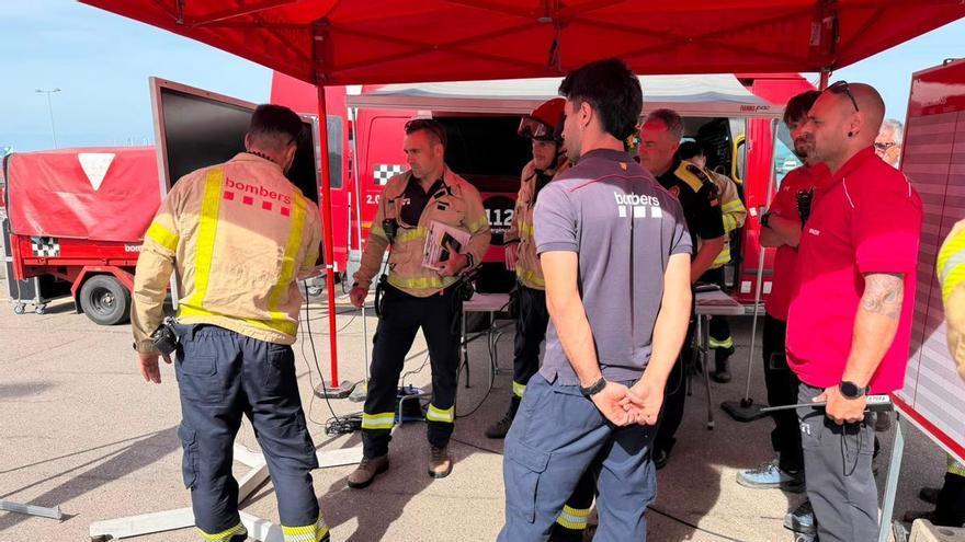 Els Bombers treballen amb la hipòtesi que el jove desaparegut a Roses ha perdut l'armilla i s'hauria enfonsat