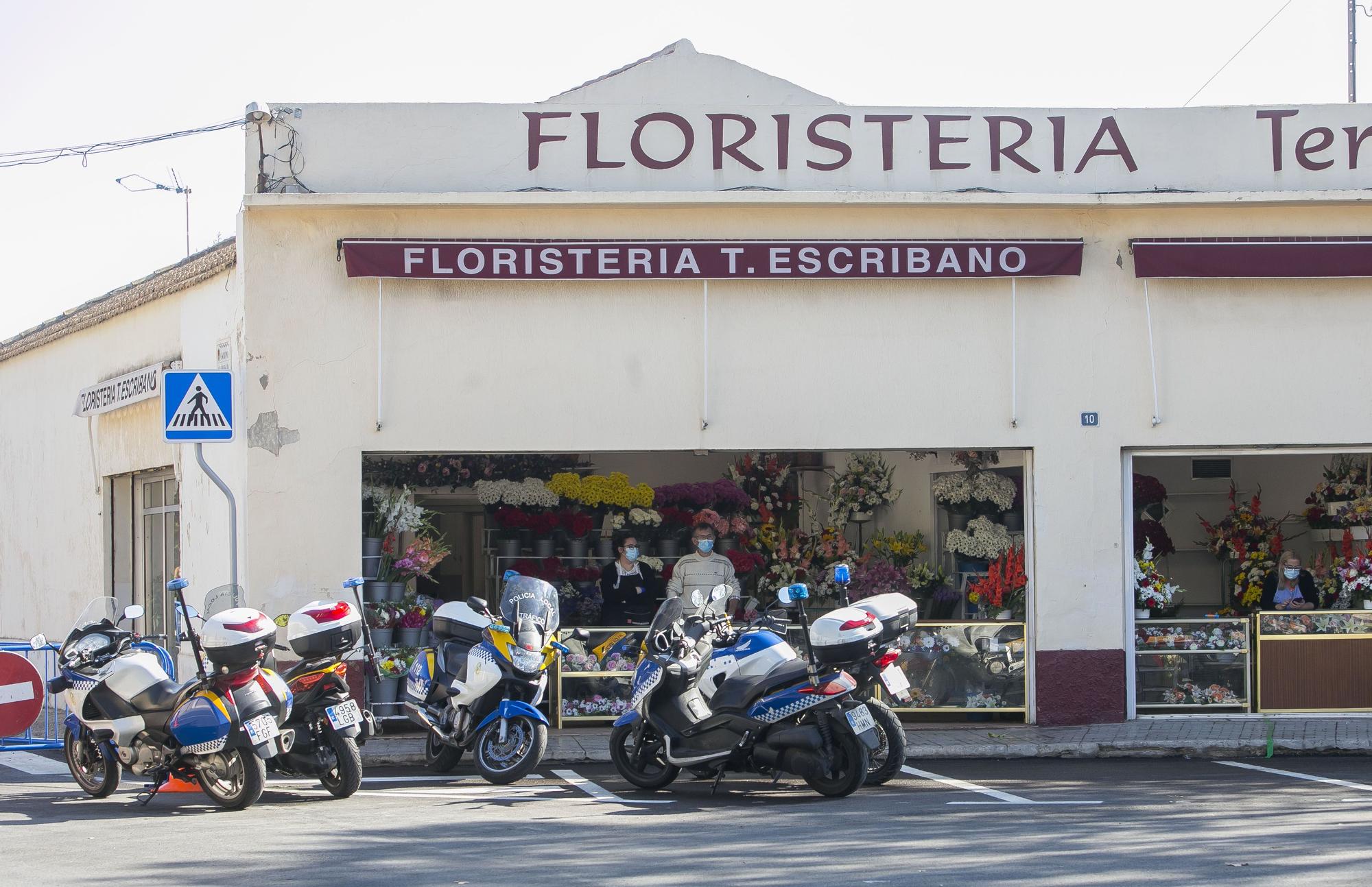 Día de Todos los Santos bajo mínimos de afluencia en el cementerio de Alicante