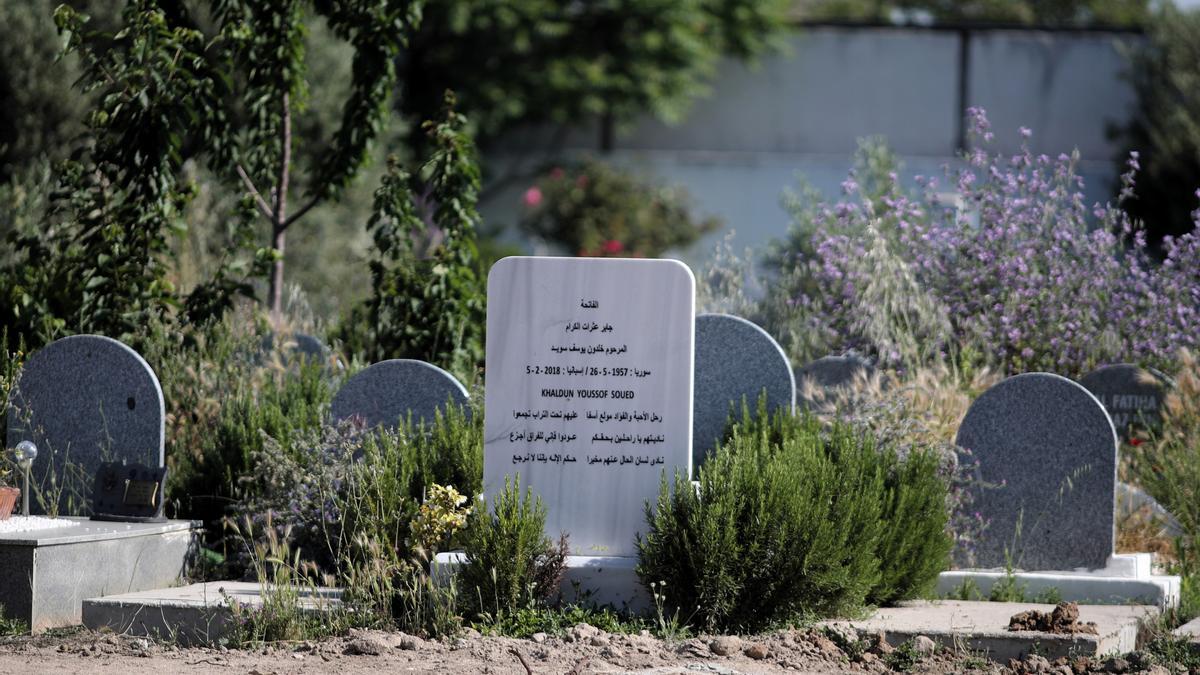 Archivo - Lápidas ubicadas en el cementerio musulmán de Griñón (Madrid)