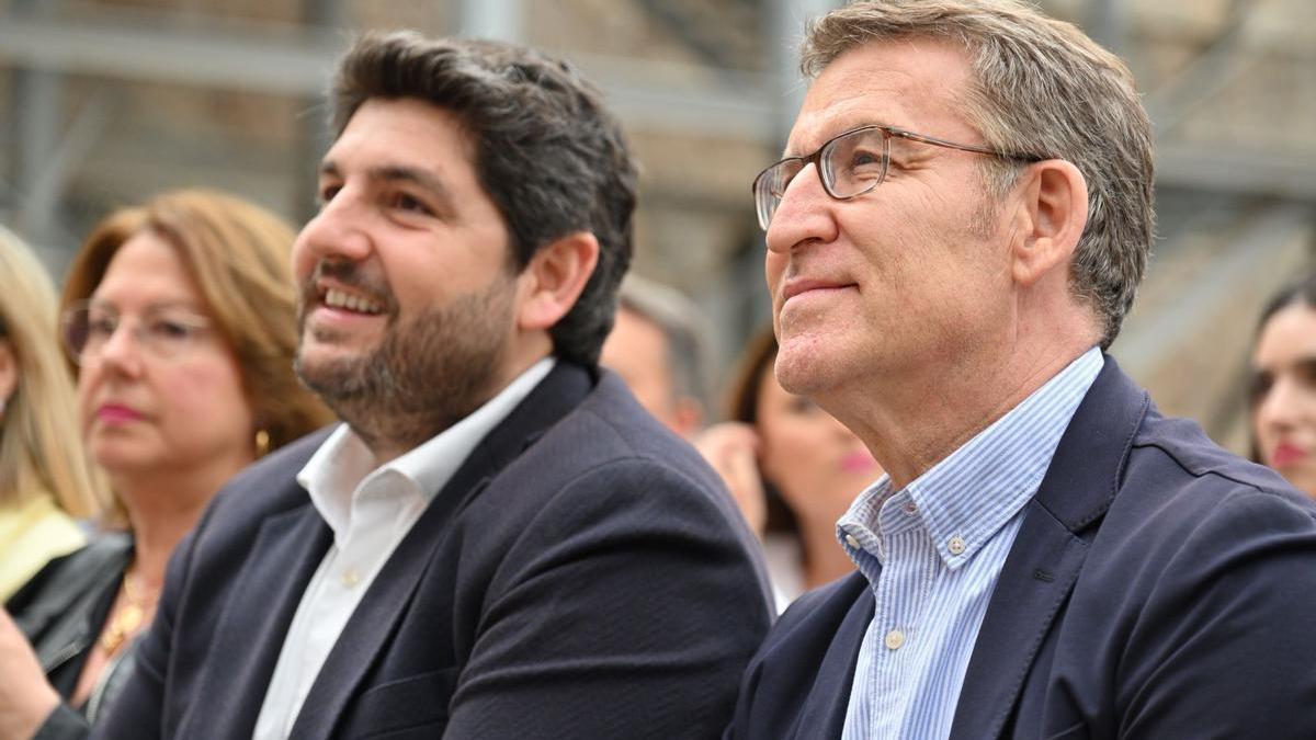 Alberto Núñez Feijóo, durante una visita a Cartagena junto a Fernando López Miras.