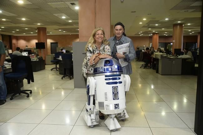 Ricardo Frazer y su R2D2 visitan La Provincia