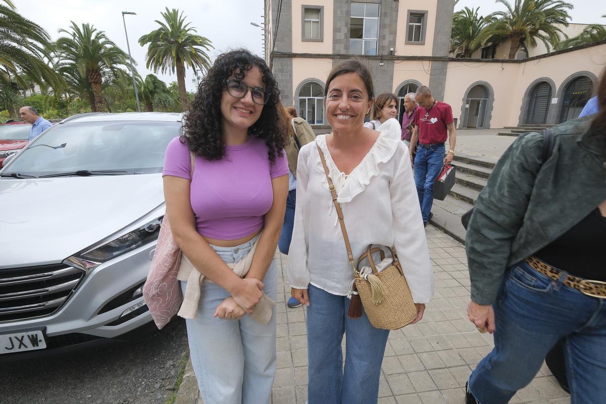 Ana Hernández y Cristina Aguado, voluntarias de la visita papal en las Islas.