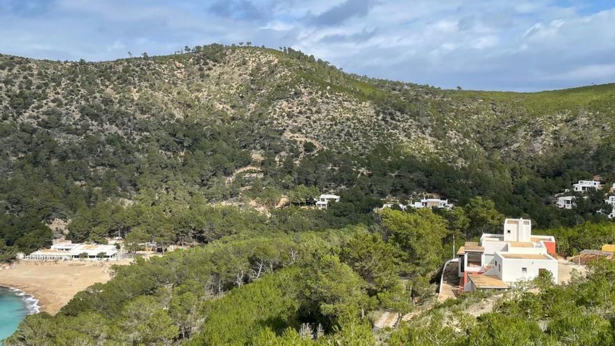 Algunas de las viviendas de la ladera de Benirràs. | D. I.