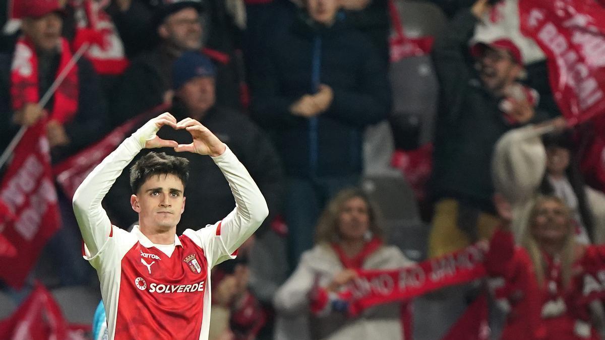 Pau Víctor dedica un gol després de veure porteria amb el Braga.