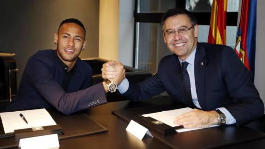 Neymar amplía su contrato hasta 2021