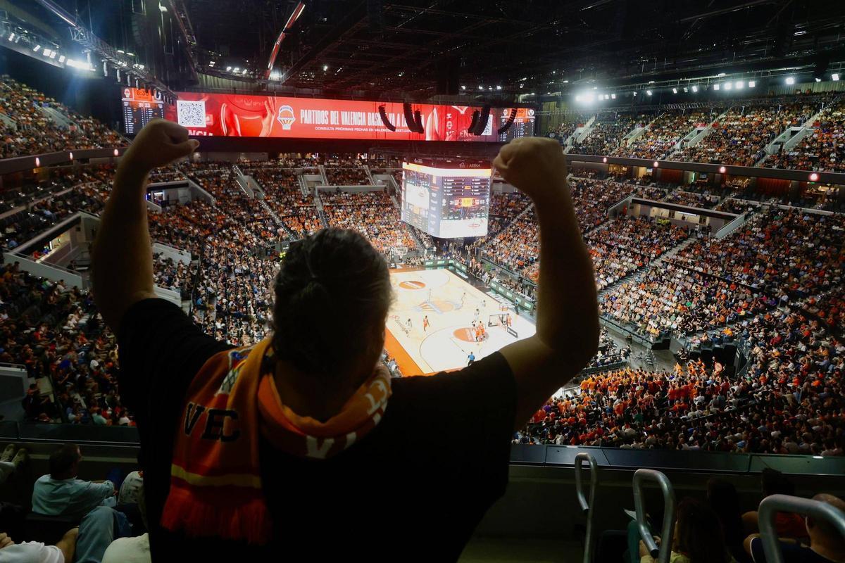 Casi lleno en el primer partido de la historia en el Roig Arena.