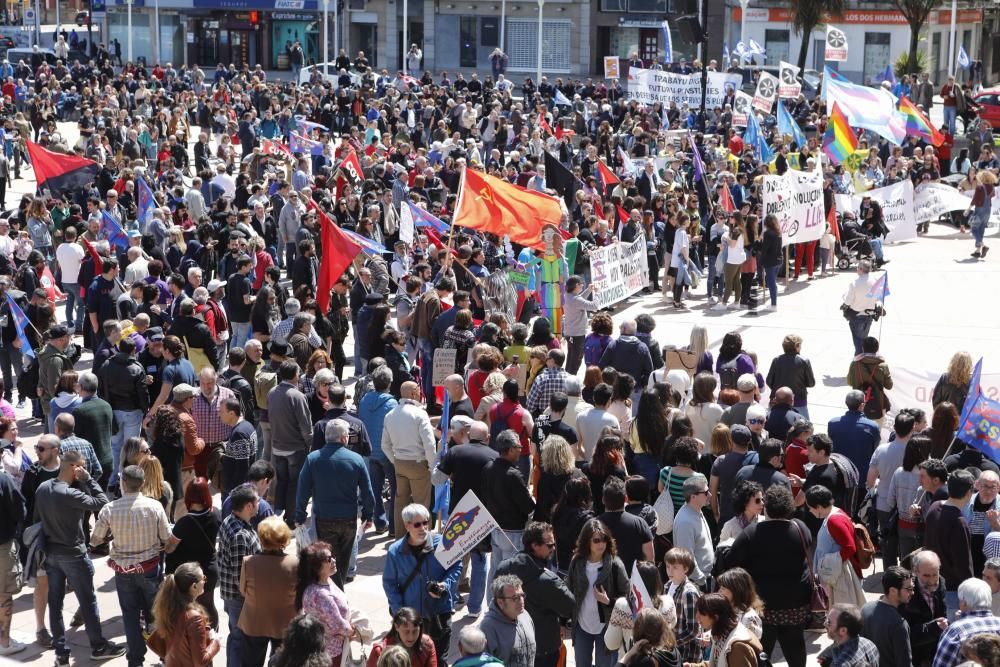 Los sindicatos minoritarios reclaman en Gijón políticas contra la precariedad