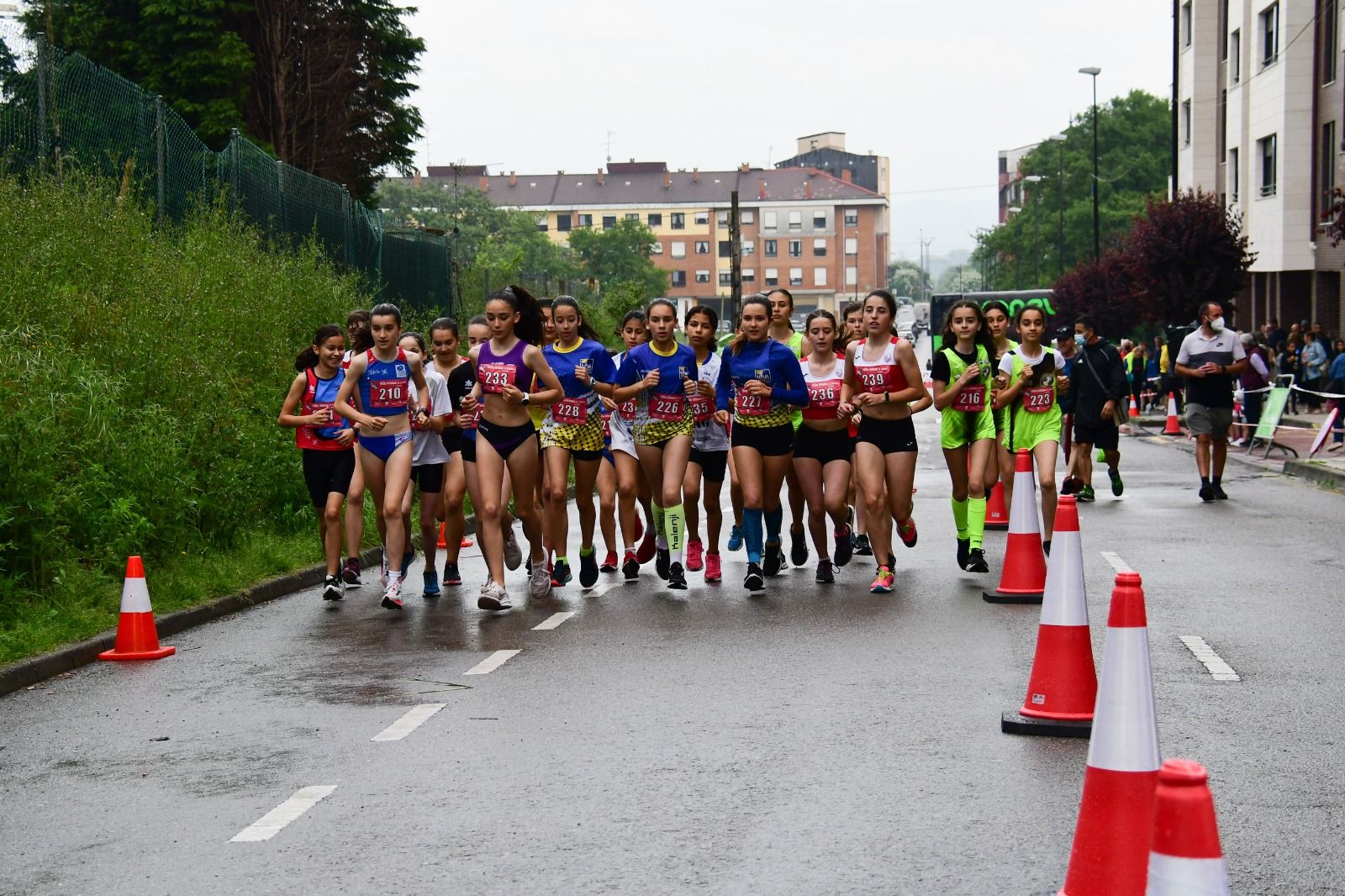 Moha Bakkali y Mariam Benkert se imponen en una competición que fue "una fiesta del atletismo"