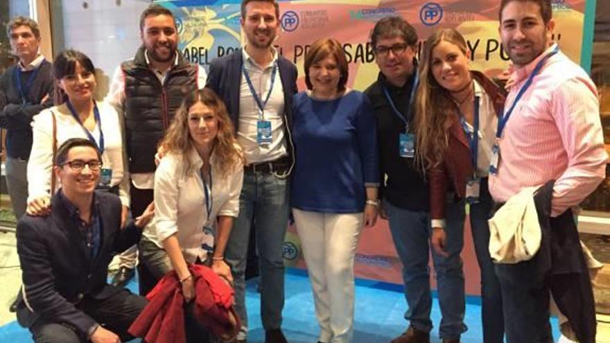 Miembros del PP de Gandia, el domingo con Isabel Bonig.