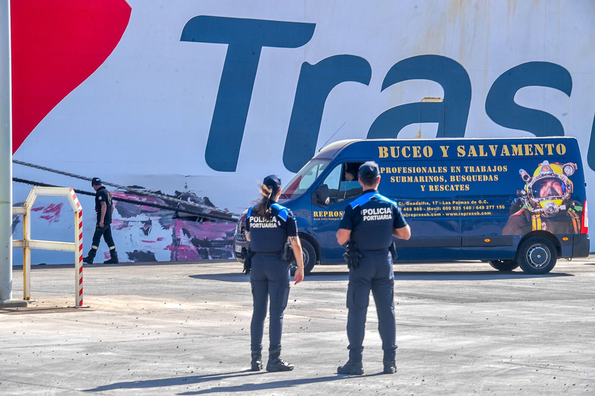 Un barco de Naviera Armas-Trasmediterránea impacta contra un muelle en el Puerto de Las Palmas