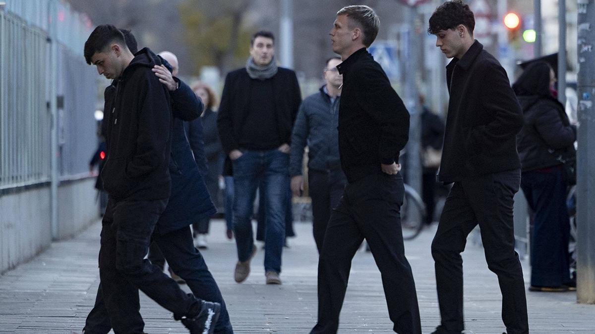 La plantilla barcelonista acude al velatorio para despedirse del doctor Carles Miñarro