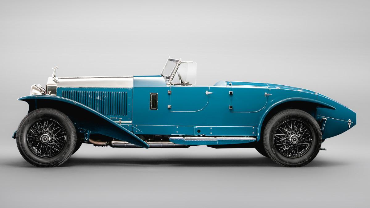 El clásico Rolls-Royce 17EX de 1928 comparte esa misma arquitectura: enormes proporciones, morro interminable y posición de conducción retrasada, base estética que hoy recupera el Nightingale El clásico Rolls-Royce 17EX de 1928 comparte esa misma arquitectura: enormes proporciones, morro interminable y posición de conducción retrasada, base estética que hoy recupera el Nightingale