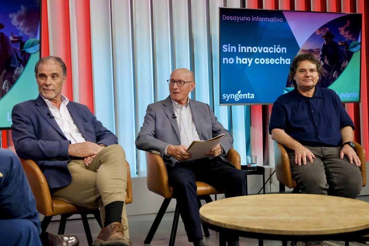 Los tres participantes de la mesa redonda organizada por Syngenta bajo el lema «sin innovación vegetal no hay cosecha».
