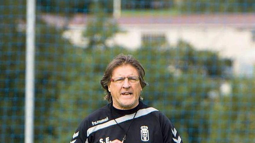 Sergio Egea durante un entrenamiento del Oviedo en El Requexón.