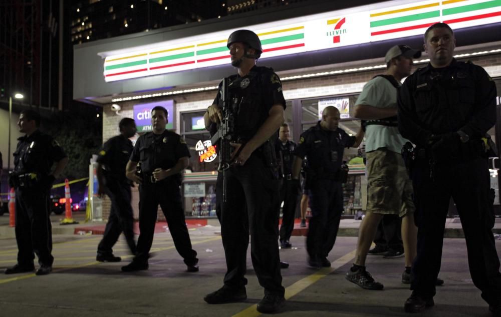 Cinco agentes muertos tras una marcha contra la violencia policial en Dallas