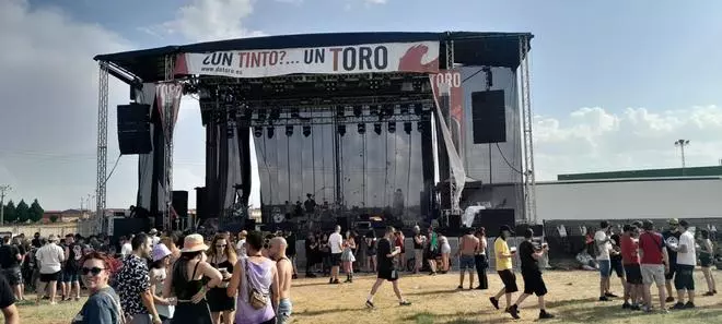 GALERÍA | La primera jornada del Festival "Vintoro" llena Toro de rock, "fuego" y un gran ambiente