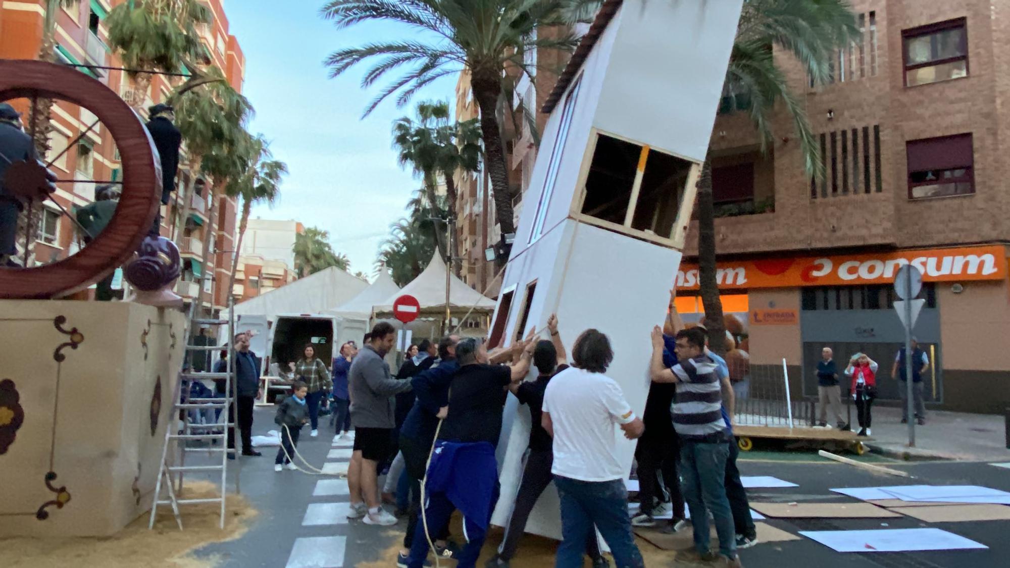 Plantà al tombe de la falla Sant Valerià de Torrent