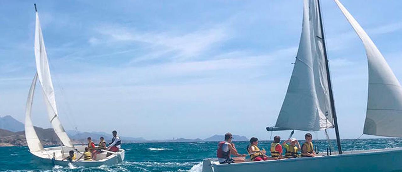 Clases de vela de los alumnos del colegio Calasancio de Alicante.