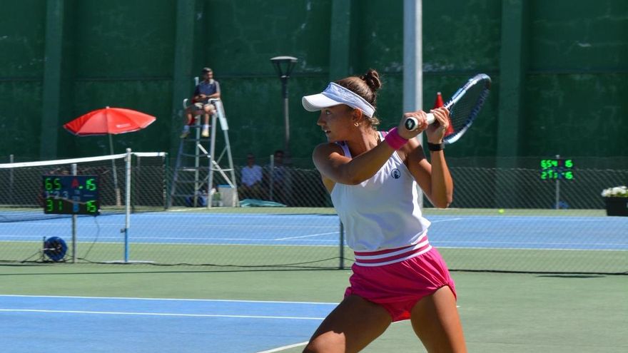 La aguileña Alba Rey se clasifica para las semifinales del ITF de Brezo Osuna