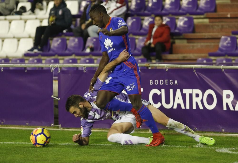 El partido entre el Valladolid y el Real Oviedo, en imágenes