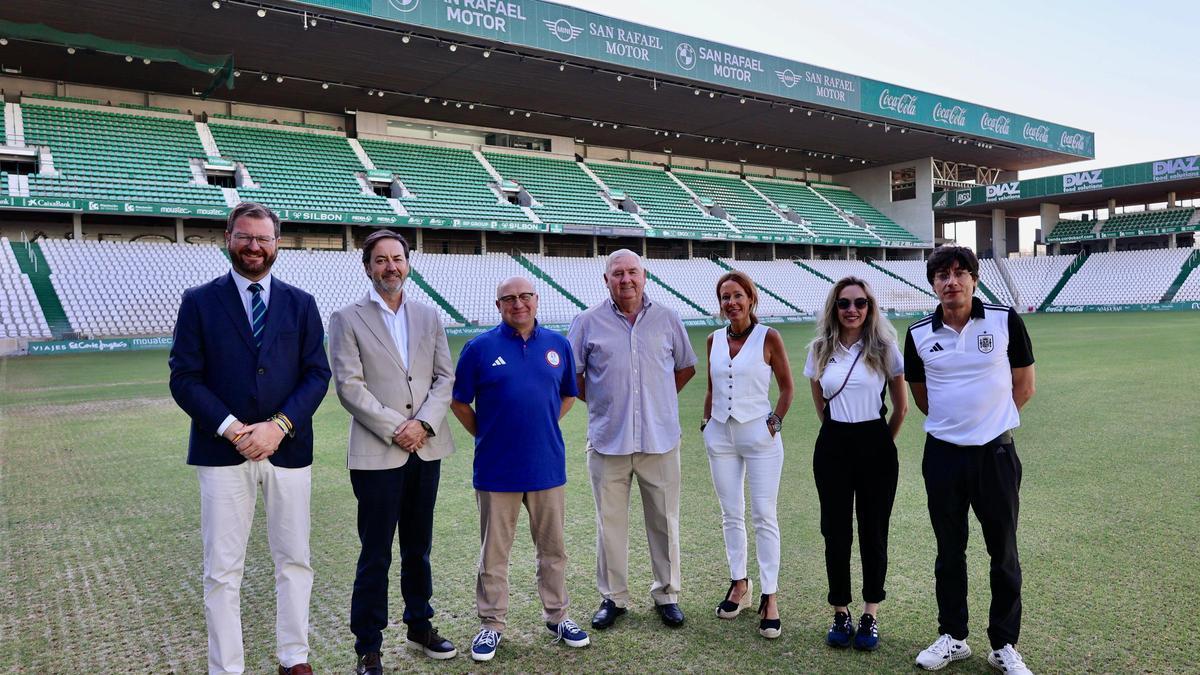 Monterrubio, junto a Aguilar y Martín y los enviados de RFEF y UEFA, este jueves, en El Arcángel.