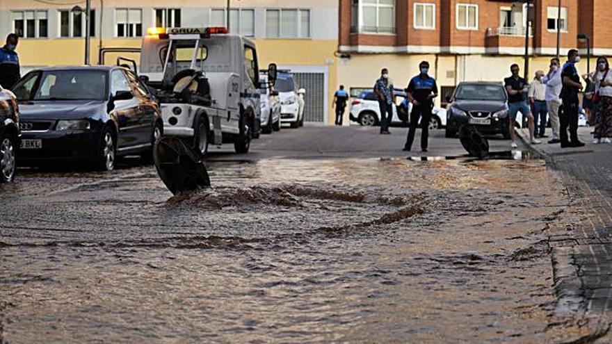 La calle, completamente anegada. | J. F. L.